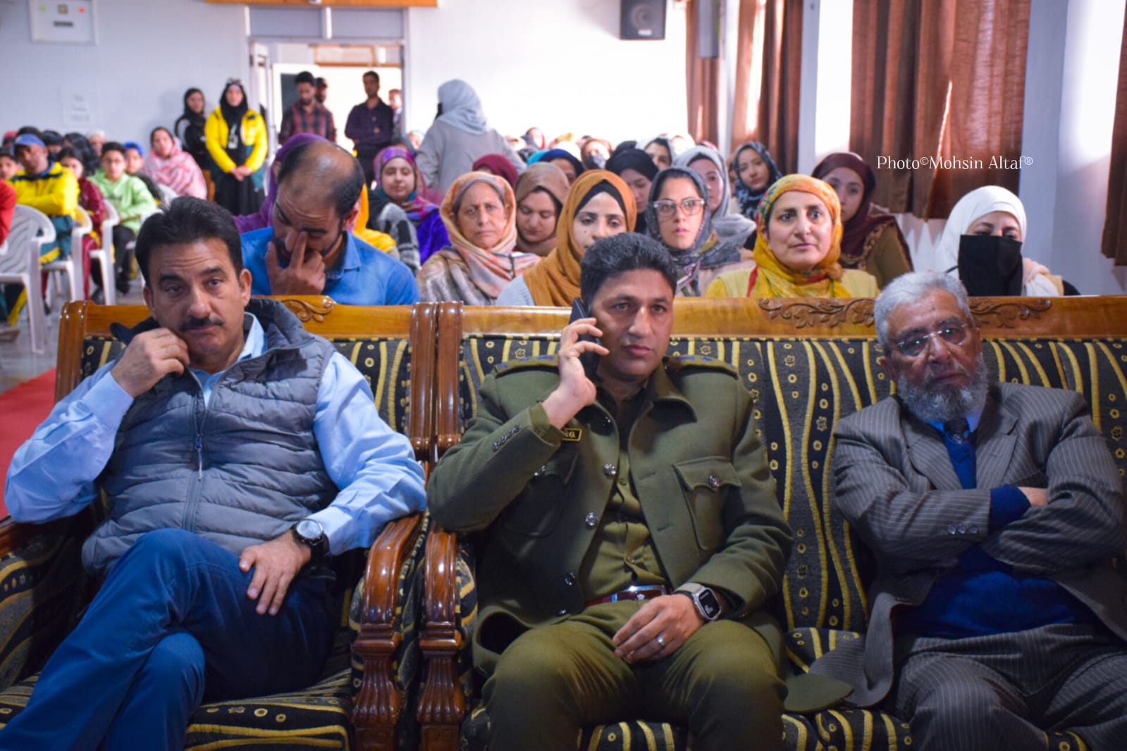 Srinagar Police organises drug de-addiction awareness programme at  Green valley Educational institute  Illahi bagh  The aim of the programme was to raise awareness about drug menace and drug de-addiction measures :SP Hazratbal   Cash prizes,  momentoes , Appreciation certificates given to the students 