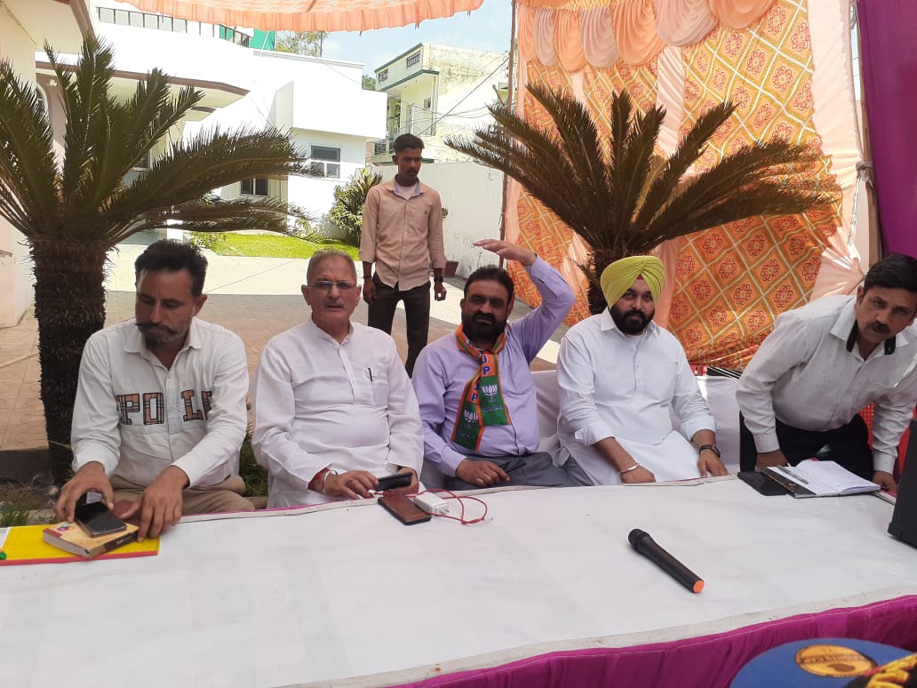 Kavinder holds poll strategic meetings with booth-